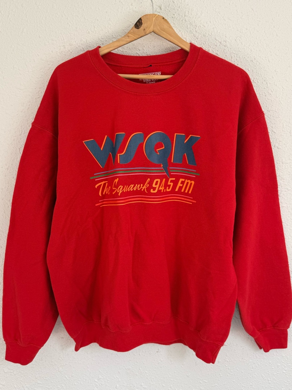 Stranger Things Dustin WSQK radio the squawk red pullover crewneck sweatshirt L